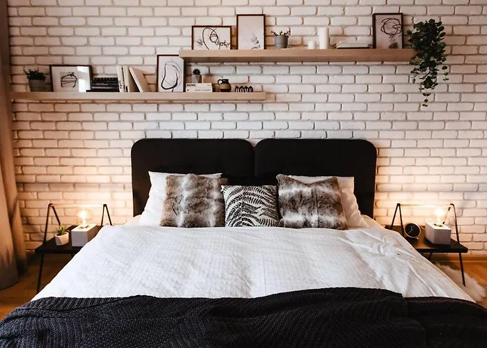 Loft With Balcony In Centre *