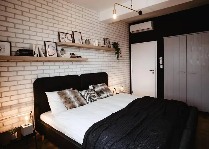 Loft With Balcony In Centre *